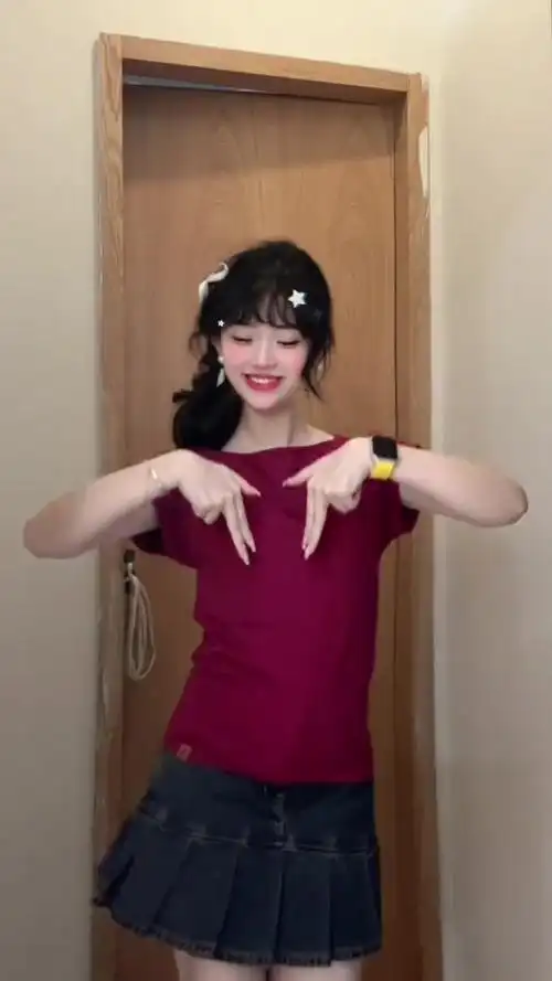 萌妹DJ手势舞火出圈,足球赛事也能玩转节奏感?